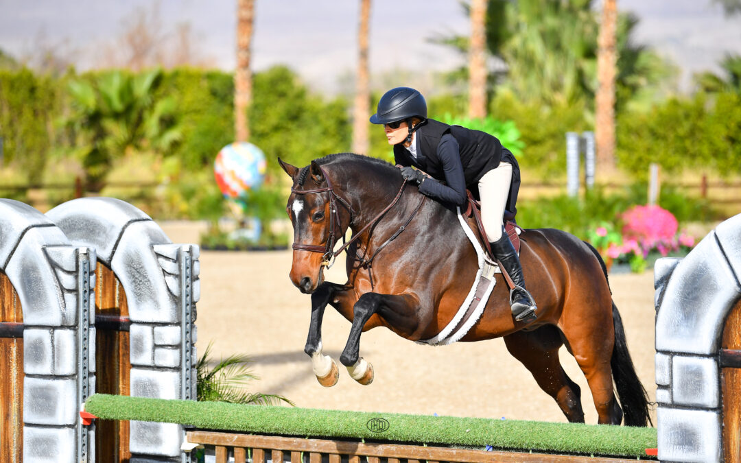 Lauren Kay and Newsflash Make Headlines in $15,000 USHJA National Hunter Derby – Junior/Amateur